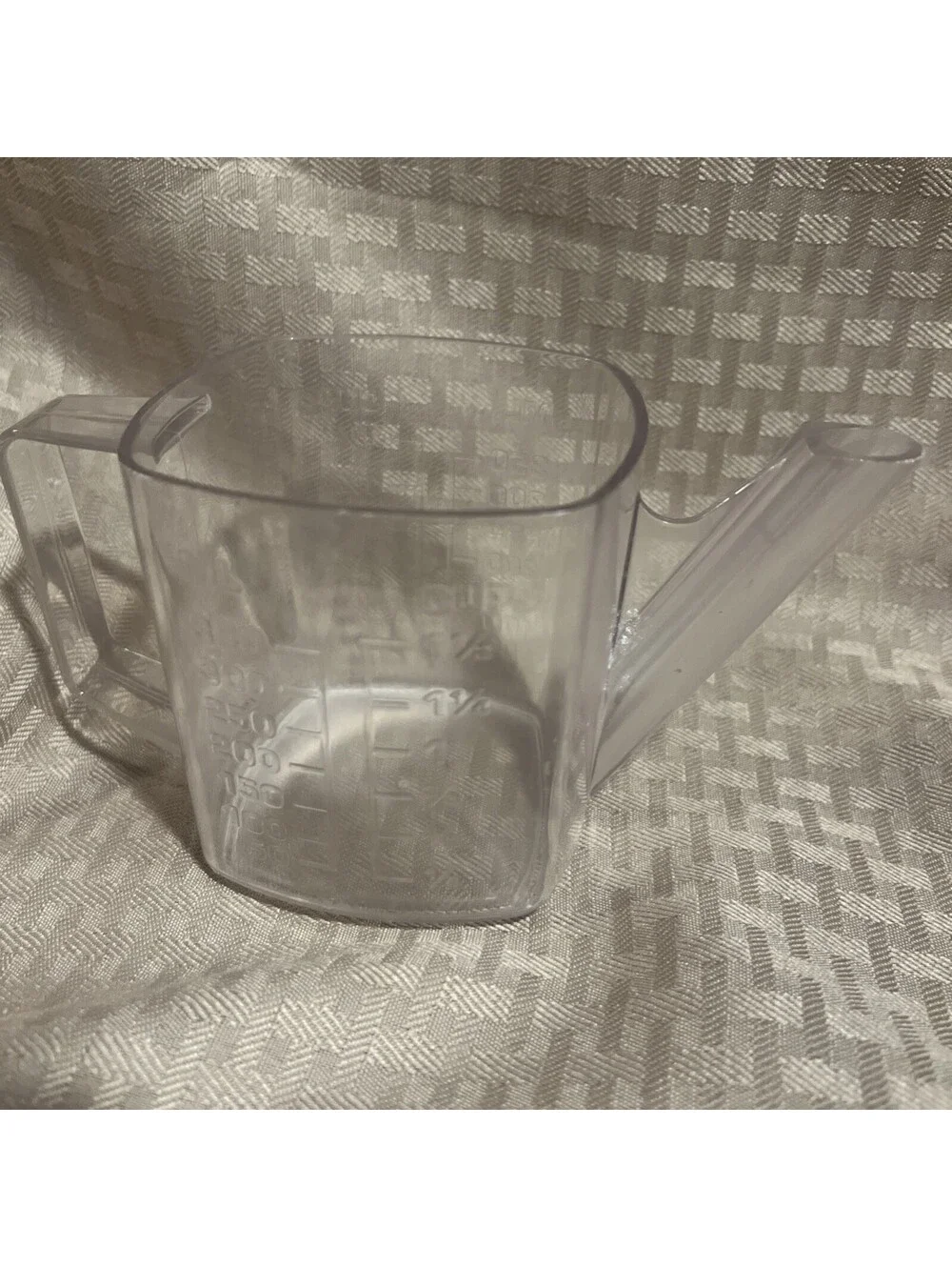 Vintage EHI Gravy Fat Separator 1-1/2 Cup Clear Plastic Measuring Pitcher teapot